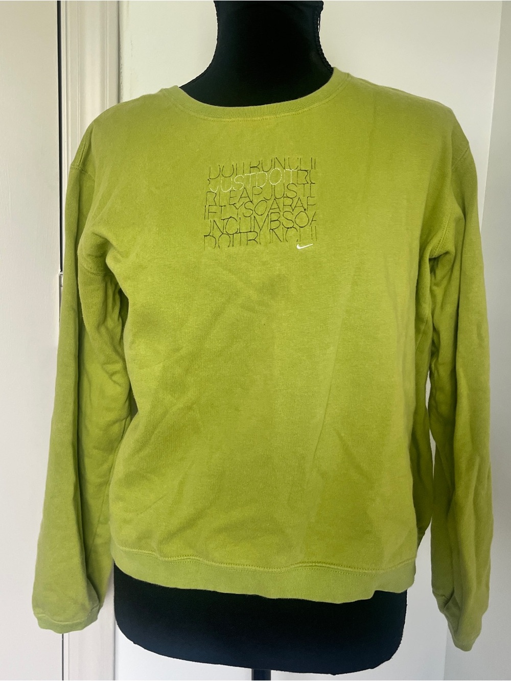 VTG Y2K Nike Lime Green Just Do It Crewneck Sweatshirt Size Small | Embroidered